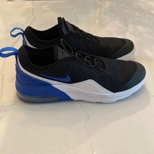 Like new! Boys Nike Air shoes-3Y